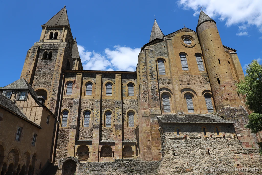 Abbatiale Sainte-Foy, depuis le cloître