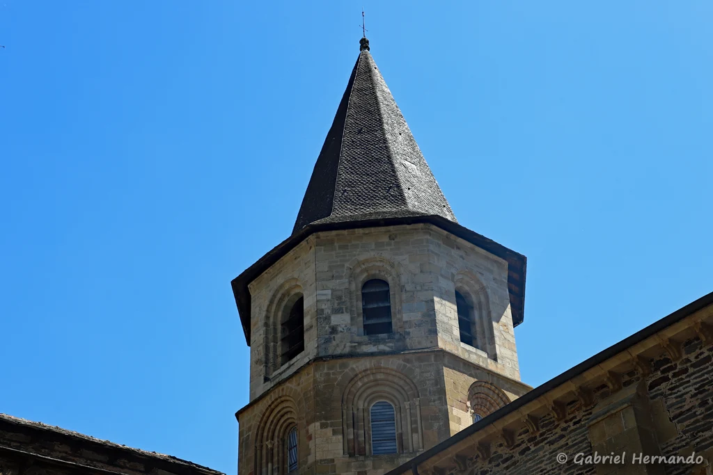 Clocher de l'abbatiale Sainte-Foy