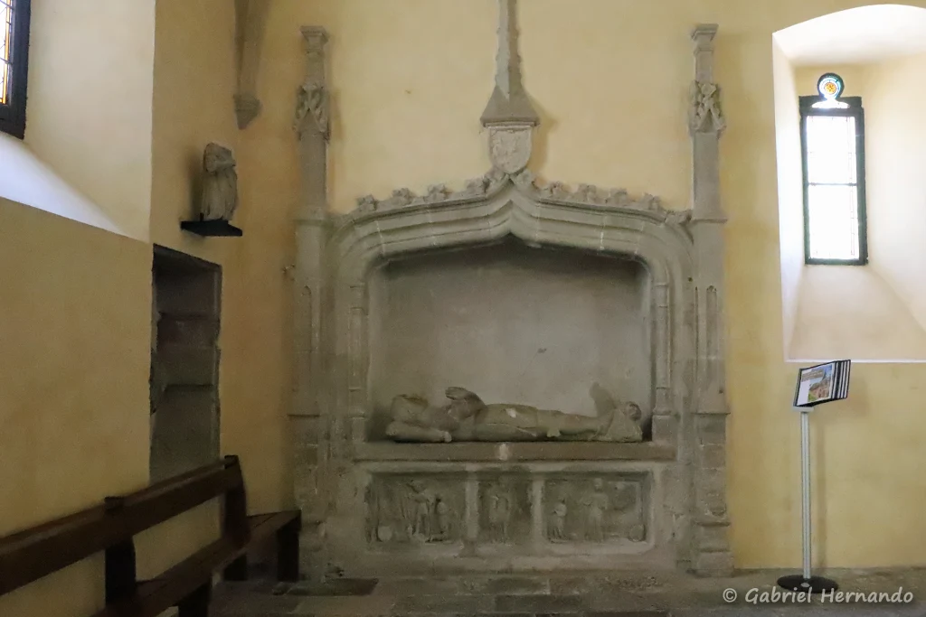 Tombeau d'Alzias de Saunhac, seigneur de Belcastel