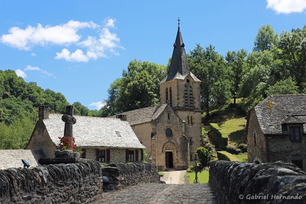 Eglise Sainte Madeleine, depuis le vieux pont