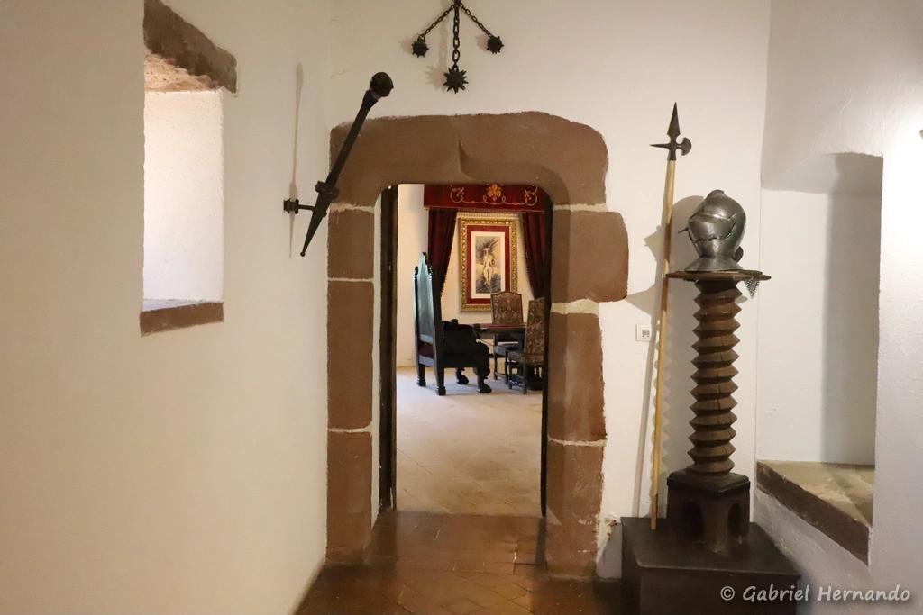 Accès à la grande salle du château