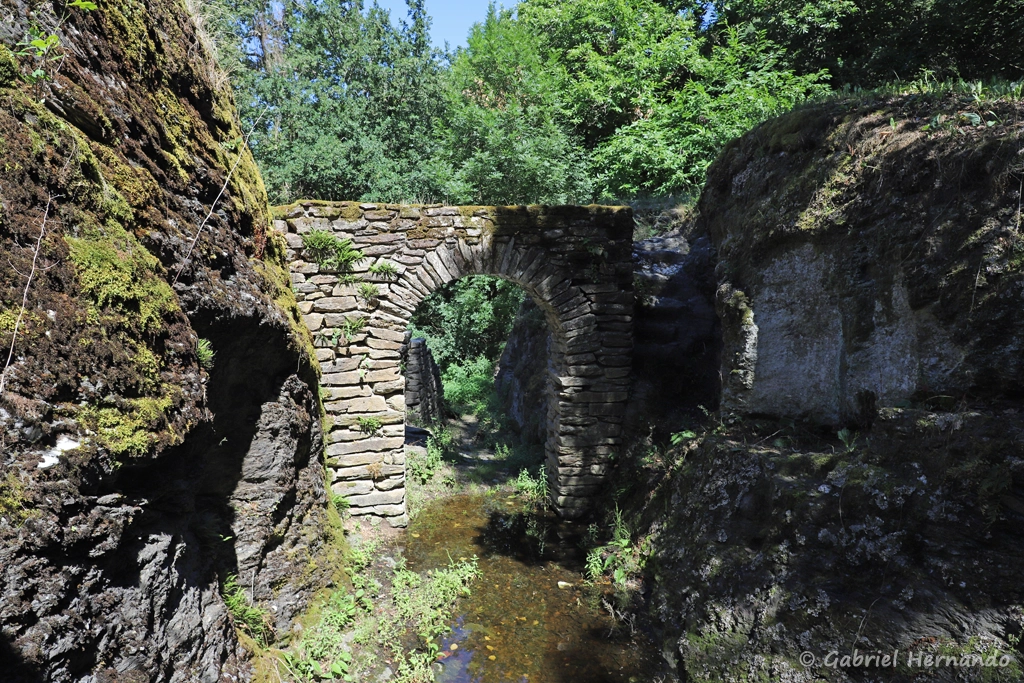 Ruines du Fort du Roc d'Anglars