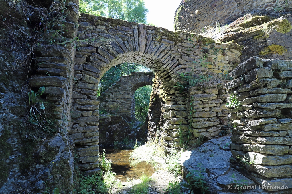 Ruines du Fort du Roc d'Anglars