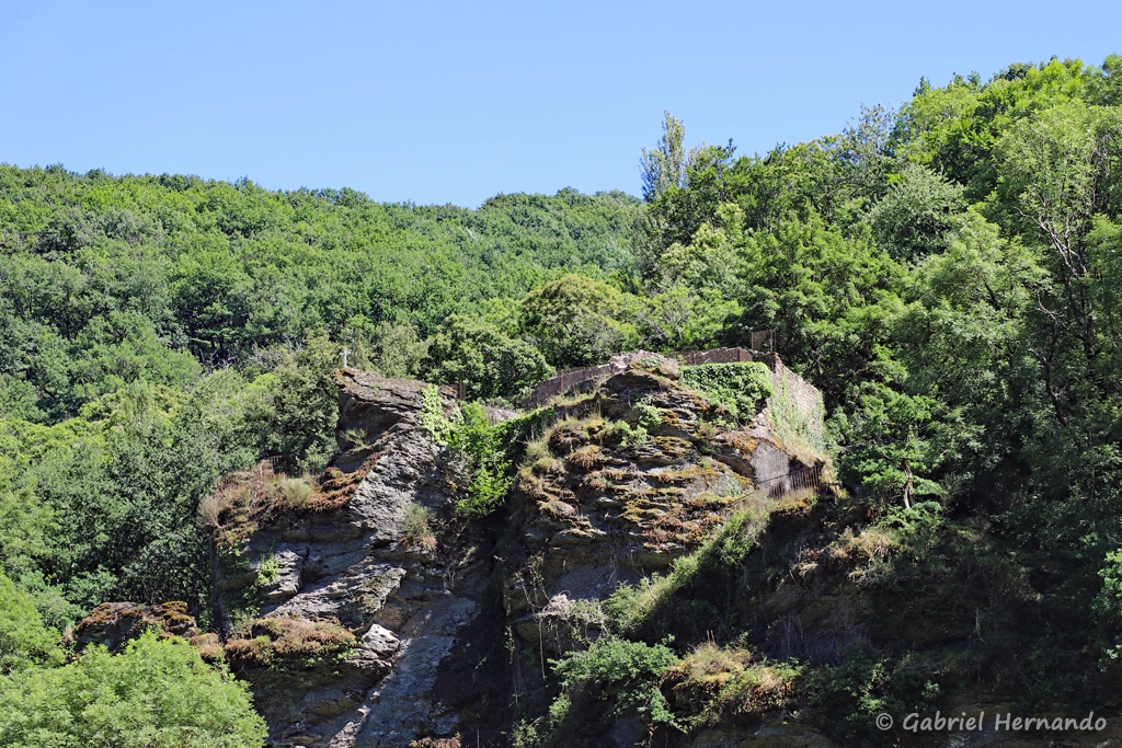 Fort du Roc d'Anglars, sur son promontoire rocheux