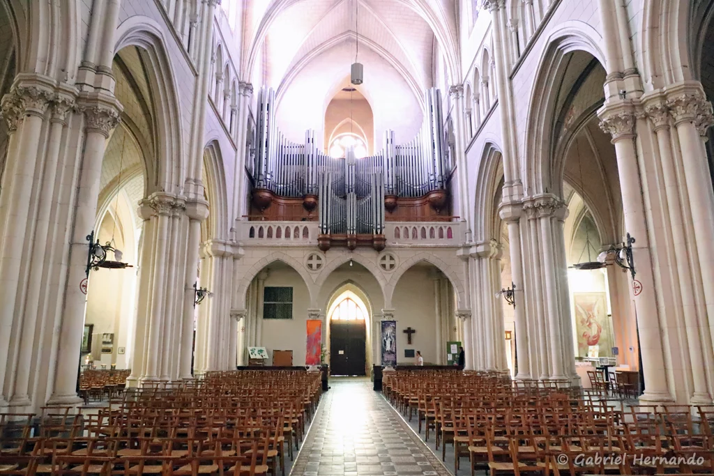 Portail et cœur de l'église Saint-Méen