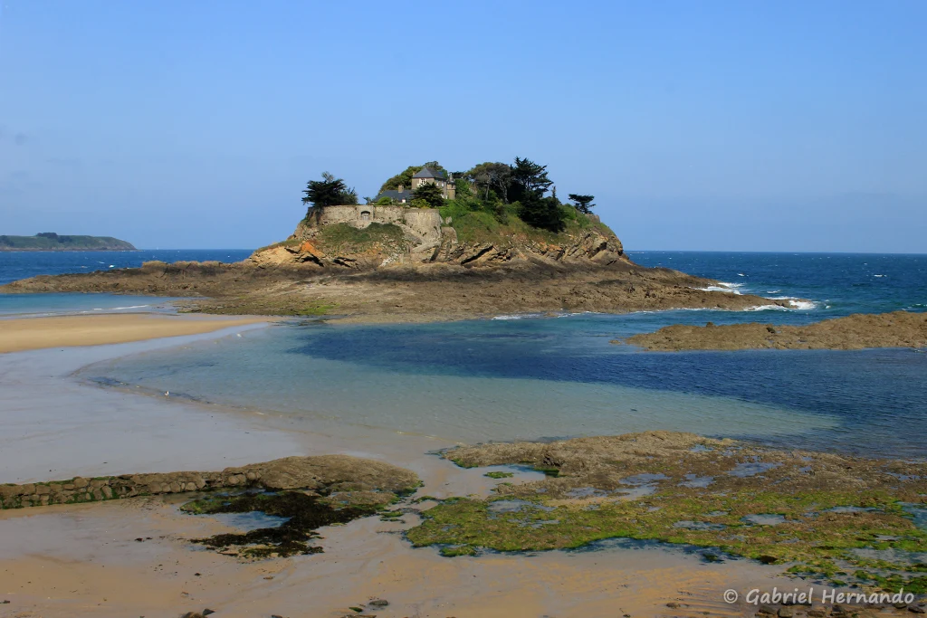 L'île du Gesclin avec son fort