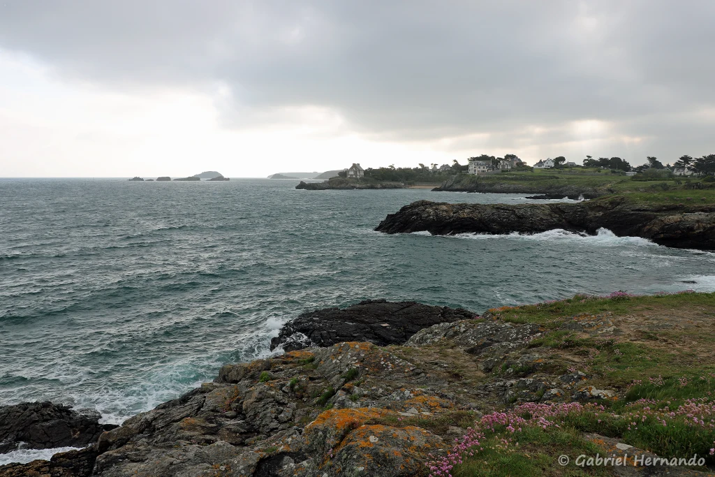 La côte, en direction de la pointe du Grouin