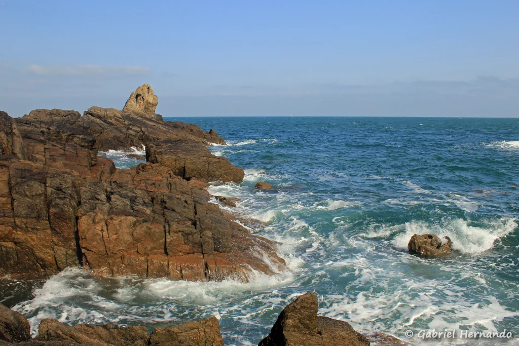 Le ressac sur la Pointe du Grouin