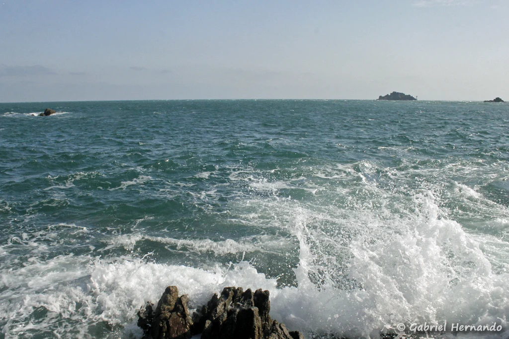 Le ressac sur la Pointe du Grouin