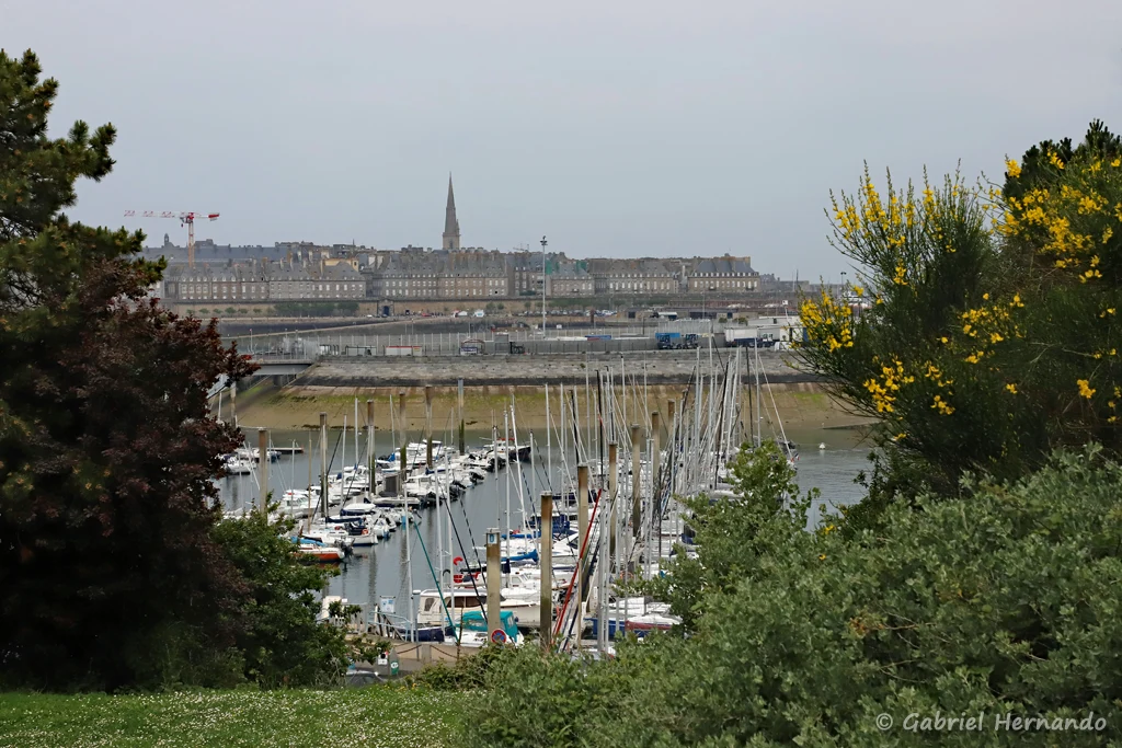 Le port et la cité intramuros de Saint-Malo