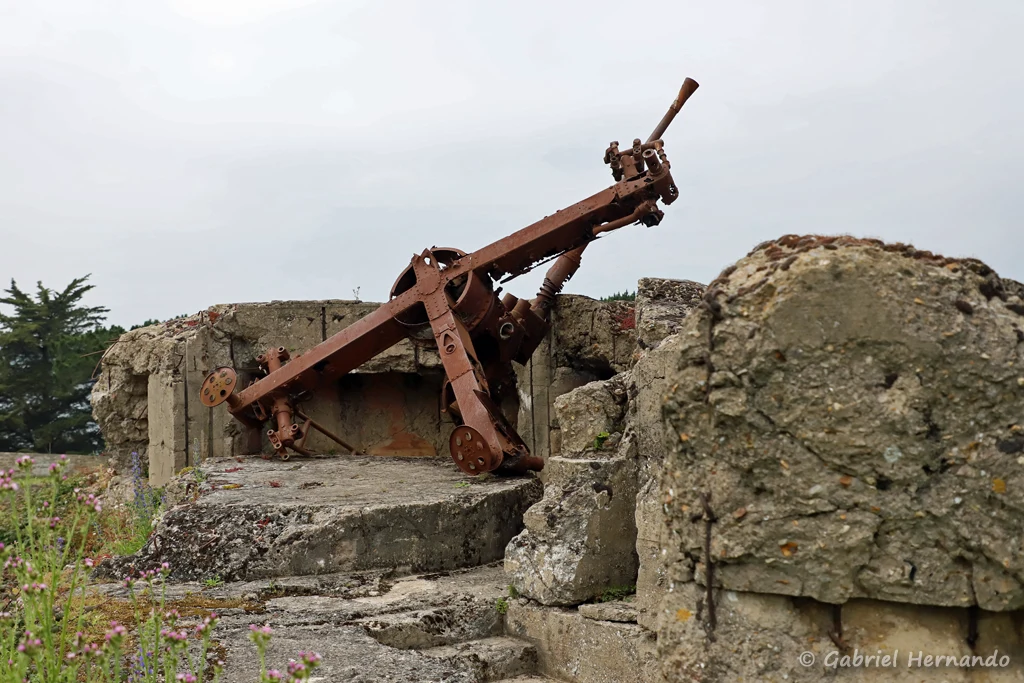 Vestiges de la défense anti aérienne sur le site du mémorial 39-45