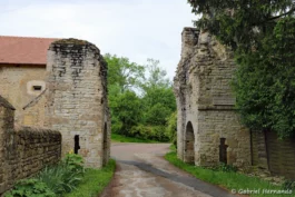 Ruines du château-fort datant des XII-XIIIe siècle
