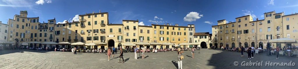 Vue panoramique de la Piazza Anfiteatro