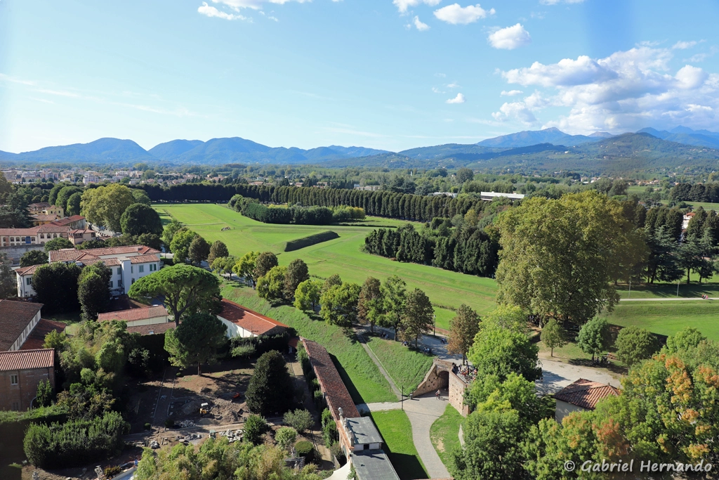 Panorama sur le nord de la Cité, avec la sortie San Frediano, depuis le sommet du campanile de la basilique di San Frediano