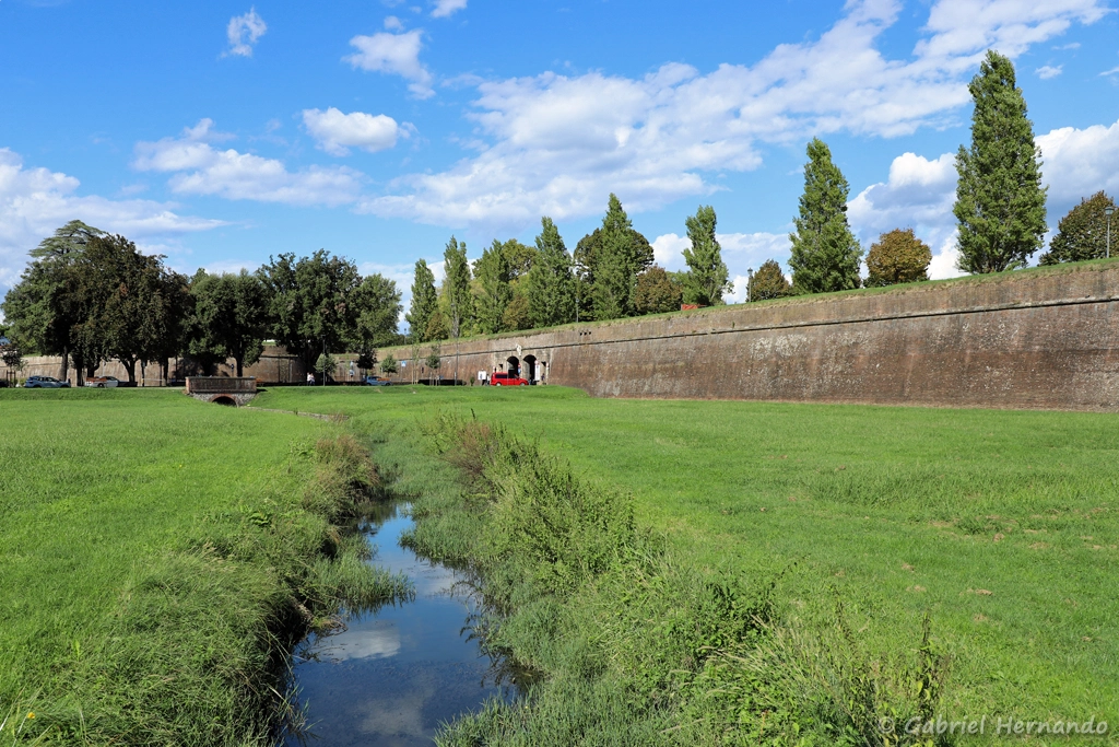 Fortifications Ouest, avec la porte Santa Anna, suivie du bastion San Donato