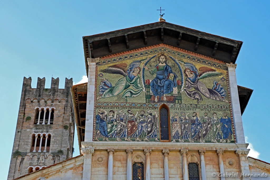Fronton doré de la Basilique di San Frediano