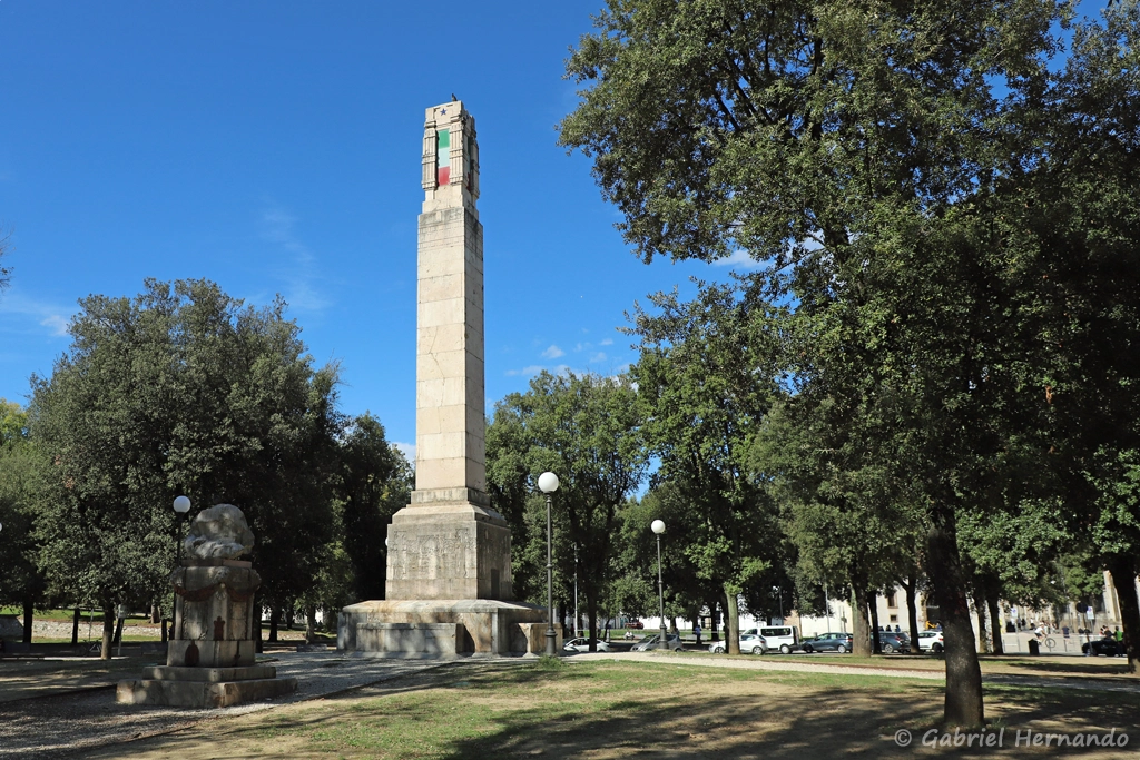 « Phare de la Victoire », monument aux morts - obélisque de Francesco Petroni