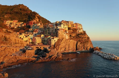 Manarola, sous la lumière du soleil couchant