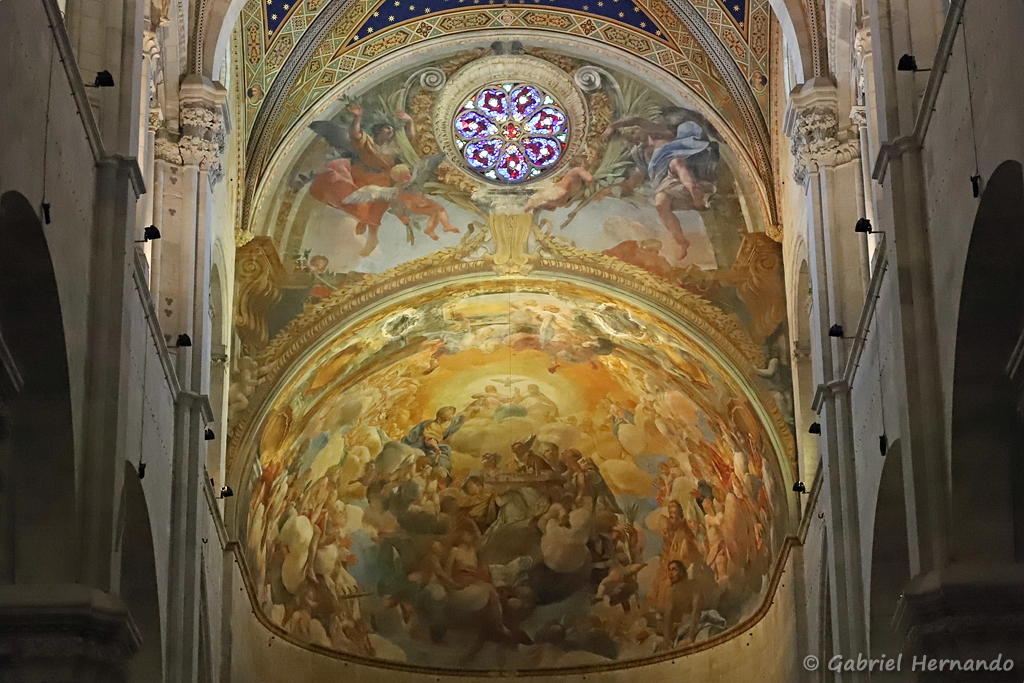 Voute, finement décorée, au dessus de l'abside de la cathédrale Sans Martino
