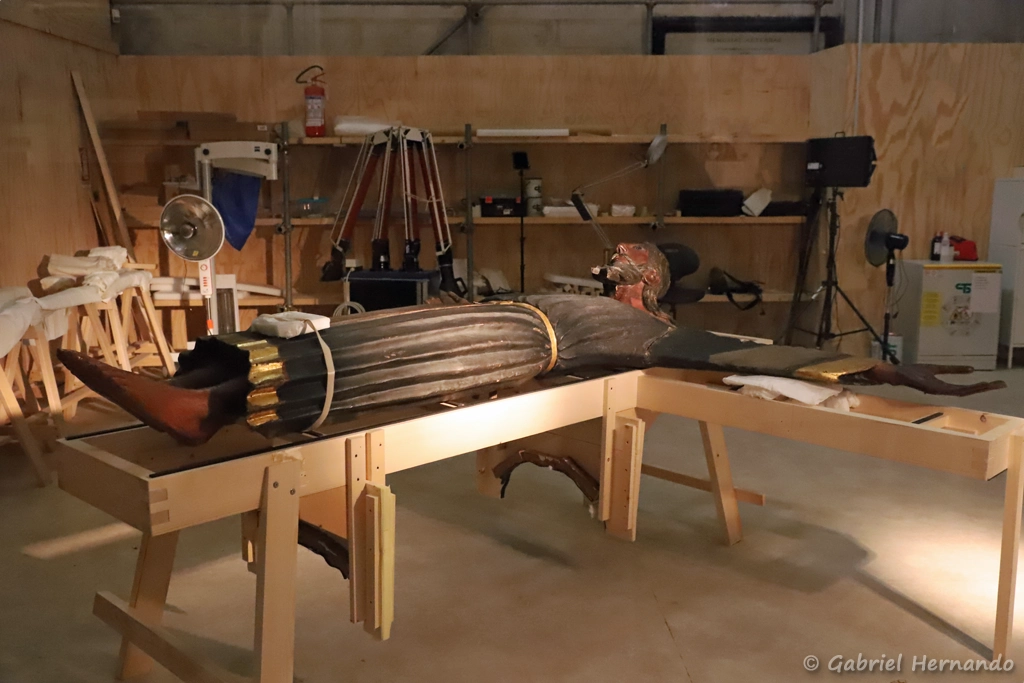 Le Volto Santo, le Saint Visage, crucifix en bois en cours de restauration dans la Cathédrale San Martino