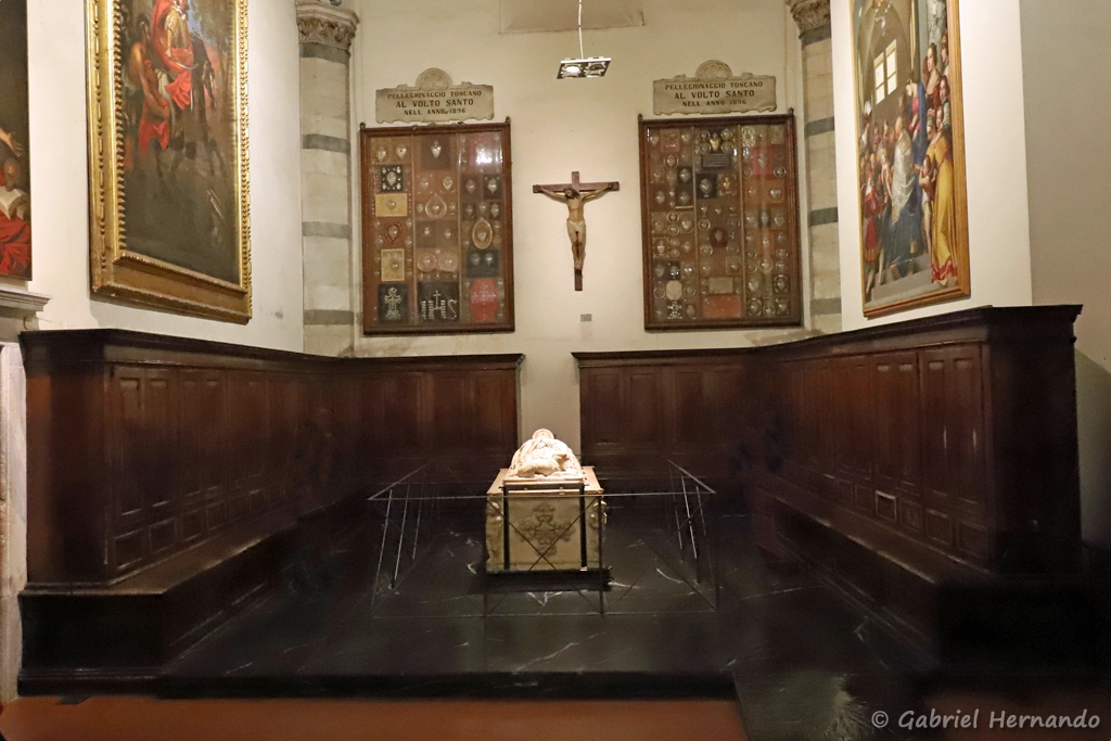 Partie de la sacristie abritant le monument funéraire d'Ilaria del Carretto, dans la cathédrale Sans Martino