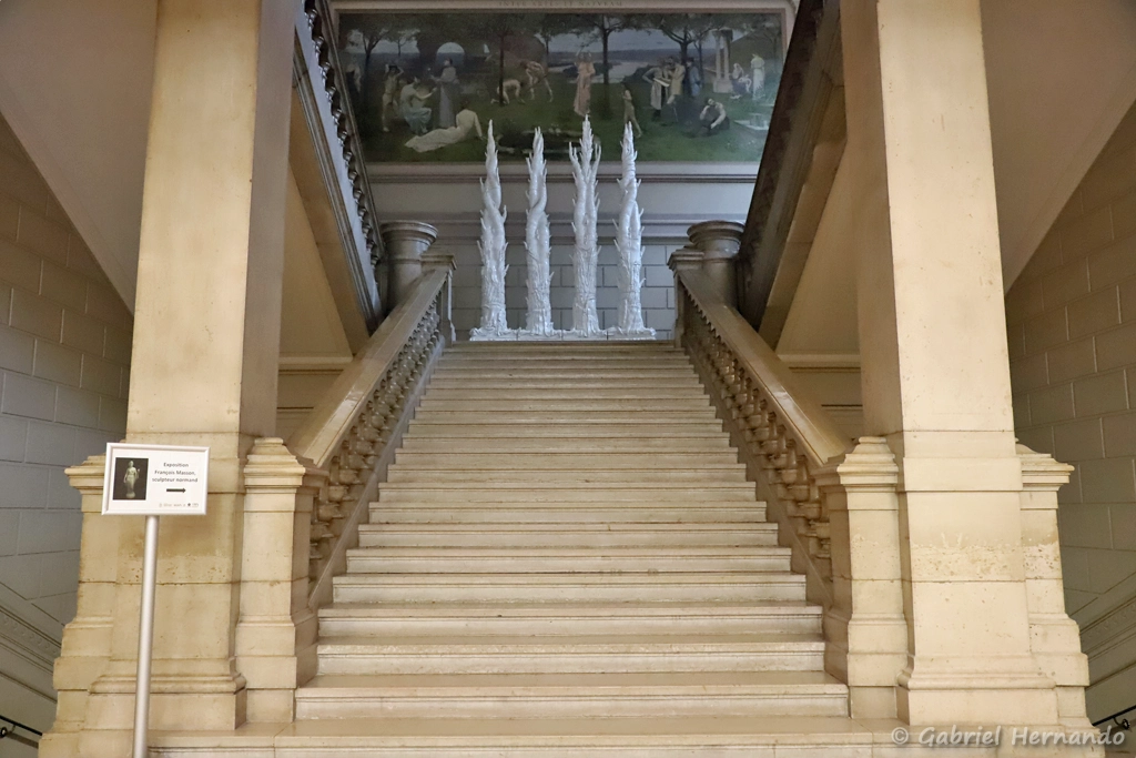 L'escalier d'honneur, depuis le rez-de-chaussée