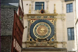 Le Gros Horloge, sur sa face est