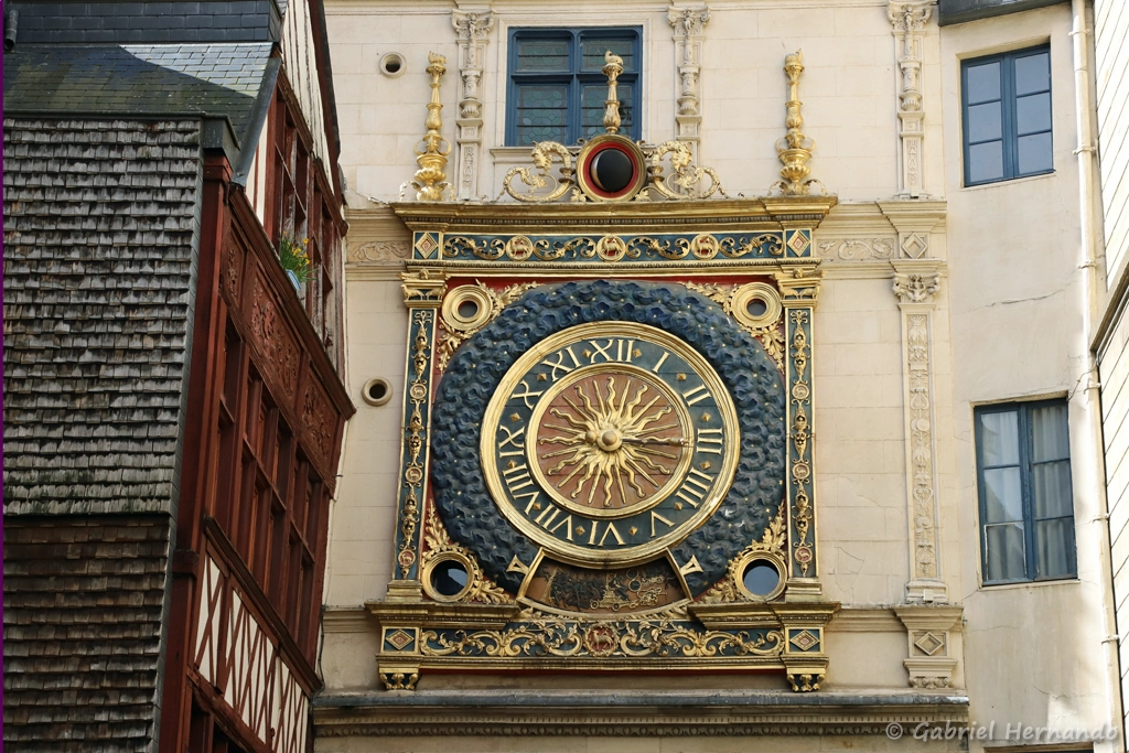 Le Gros Horloge, sur sa face est