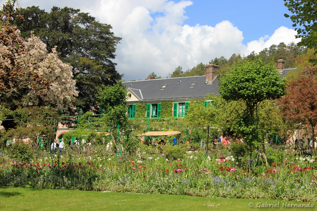 Vue sur la maison, depuis Clos Normand