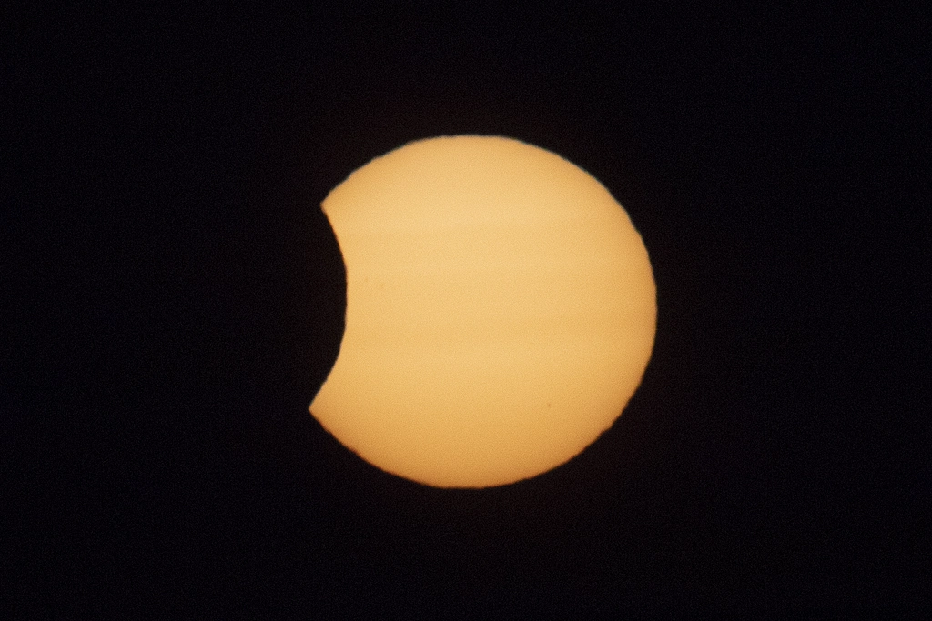 21h00, décalage obligatoire, avec phase finale de l'éclipse en approche