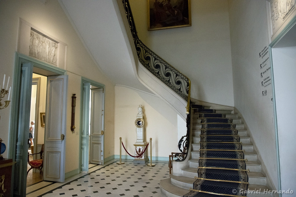L'escalier principal menant au 1er étage