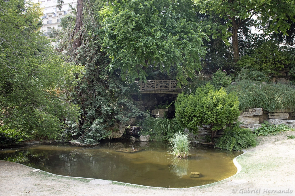 Bassin à l'arrière de l'aile Passy
