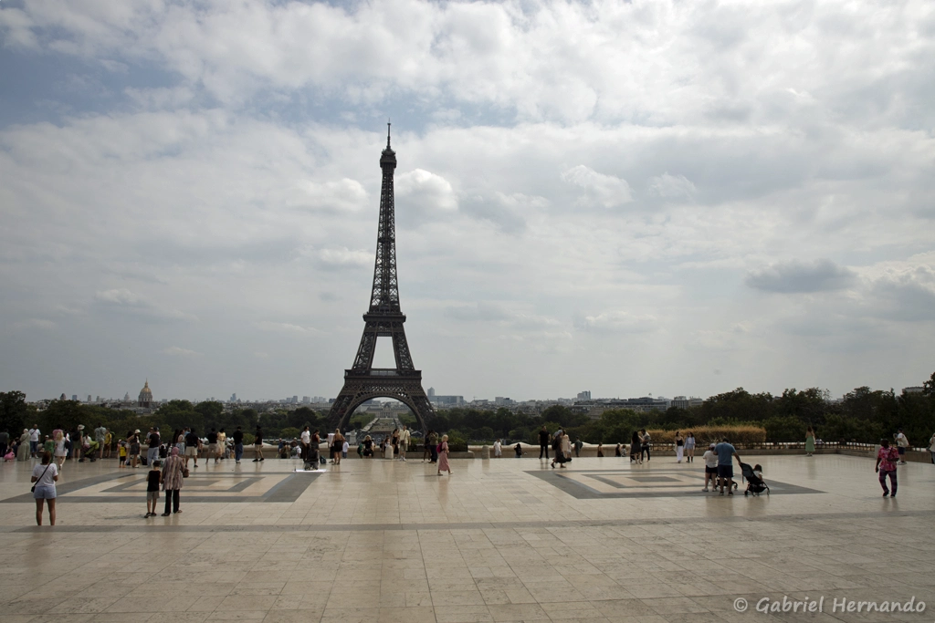 La tour Eiffel, depuis l'esplanade du Trocadéro