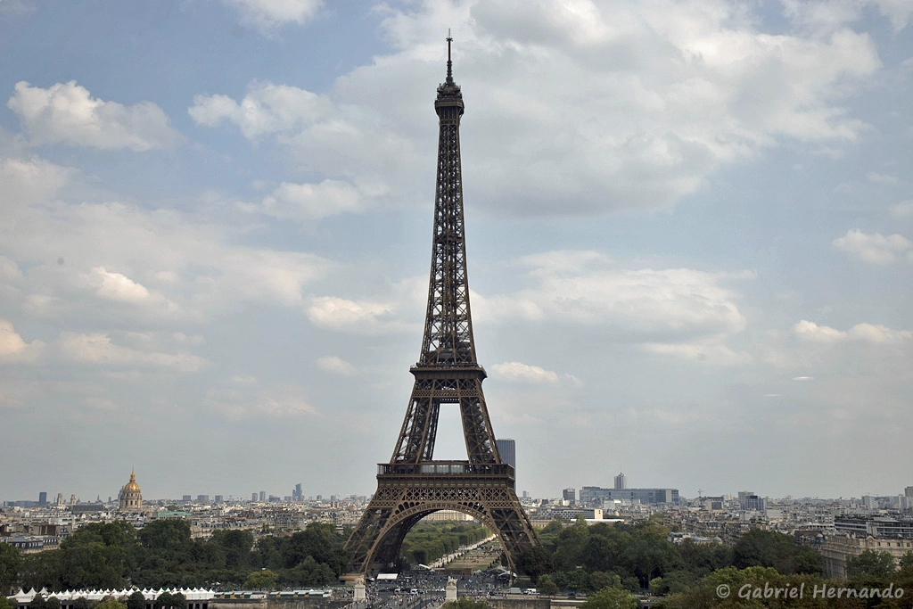Vue sur la tour Eiffel, depuis l'étage du Musée de l'Homme