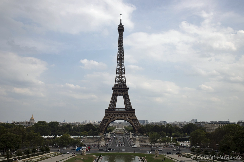 La tour Eiffel, depuis le balcon de la place du Trocadéro