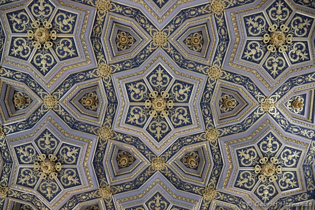Magnifique plafond à caissons de la salle de la cours d'Assises