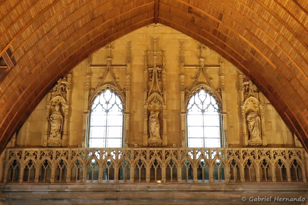 Sculptures du pignon sud de la salle des procureurs